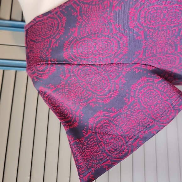 LuLaRoe Grey & Pink Scoop Neck Top - Picture 4 of 10